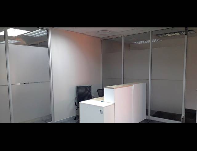 28M² CO-WORKING SPACE TO LET IN DIE HOEWES